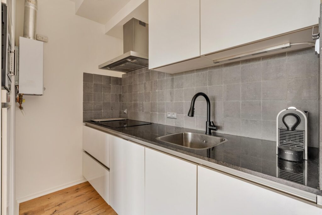 Studio te koop: Van Nijenrodeweg 102, Amsterdam