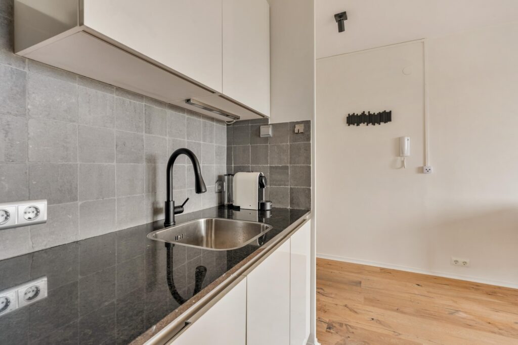 Studio te koop: Van Nijenrodeweg 102, Amsterdam
