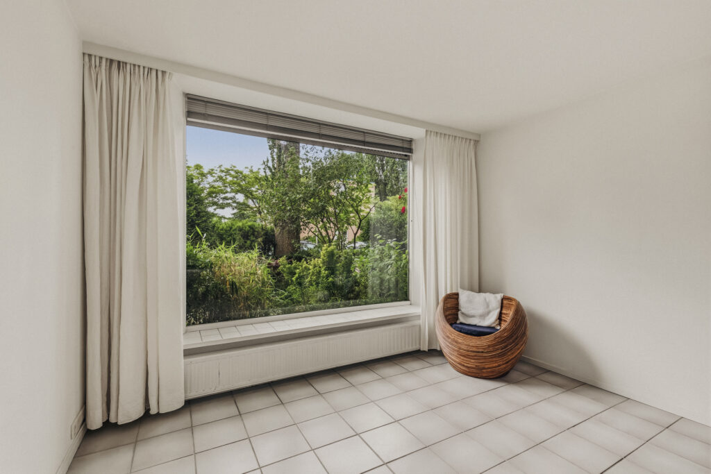 Hoekwoning te koop: Jhr.Mr.Dr. H.A. van Karnebeeklaan 46, Amstelveen