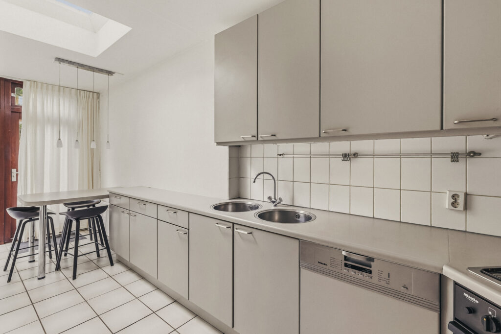 Hoekwoning te koop: Jhr.Mr.Dr. H.A. van Karnebeeklaan 46, Amstelveen