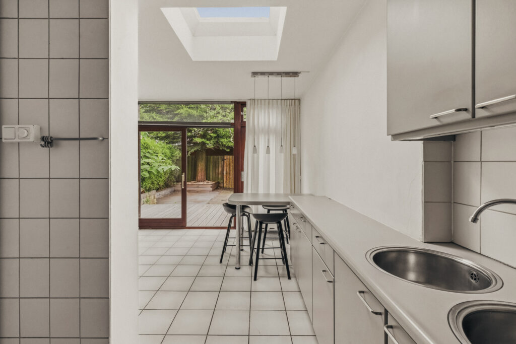 Hoekwoning te koop: Jhr.Mr.Dr. H.A. van Karnebeeklaan 46, Amstelveen