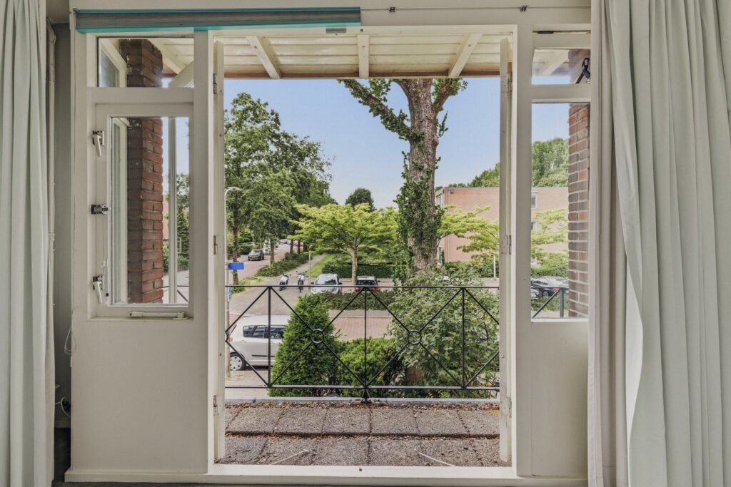 Hoekwoning te koop: Jhr.Mr.Dr. H.A. van Karnebeeklaan 46, Amstelveen