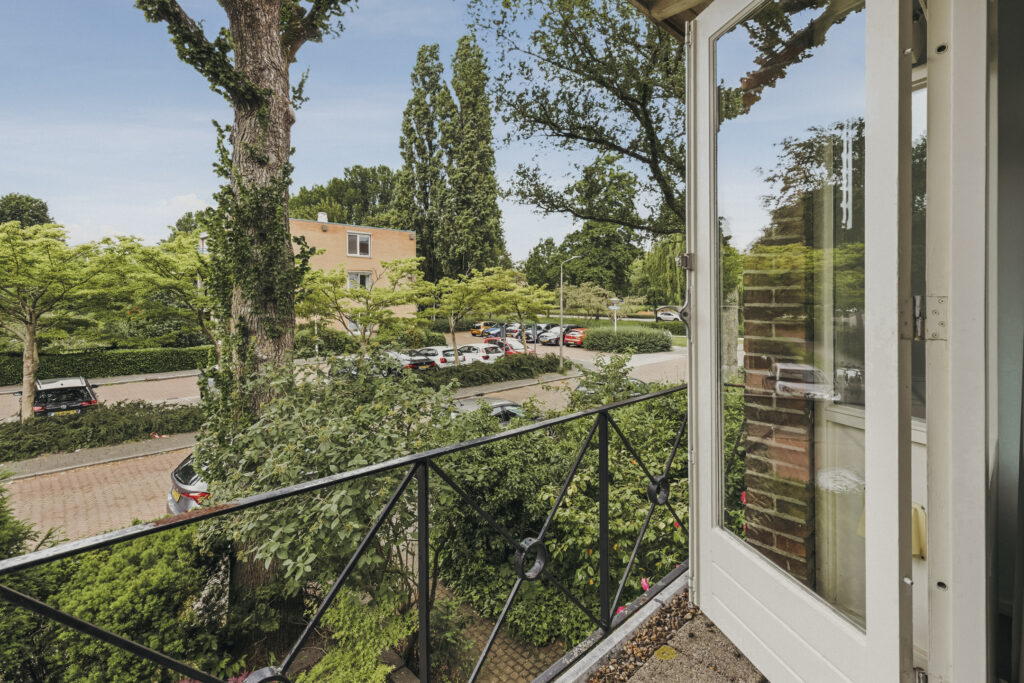 Hoekwoning te koop: Jhr.Mr.Dr. H.A. van Karnebeeklaan 46, Amstelveen